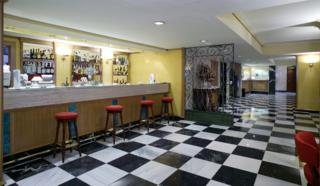 Viajes Monte Carmelo + Visita Guiada por Sevilla + Crucero Guadalquivir Viajes Monte Carmelo + Visita Guiada por Sevilla + Crucero Guadalquivir