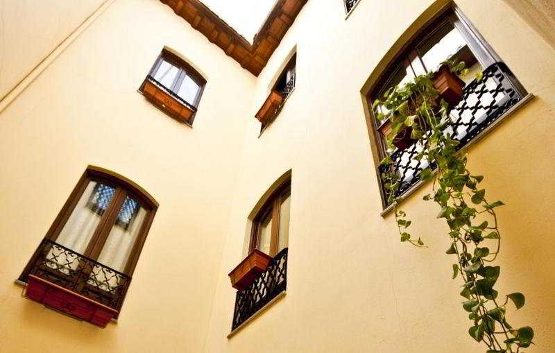 Viajes Plaza Nueva + Visita Alhambra y Granada con audioguía 48h Viajes Plaza Nueva + Visita Alhambra y Granada con audioguía 48h