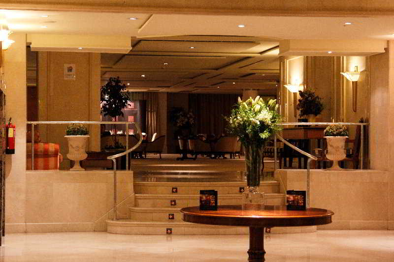 Viajes Sevilla Center + Visita Guiada por Sevilla + Crucero Guadalquivir Viajes Sevilla Center + Visita Guiada por Sevilla + Crucero Guadalquivir