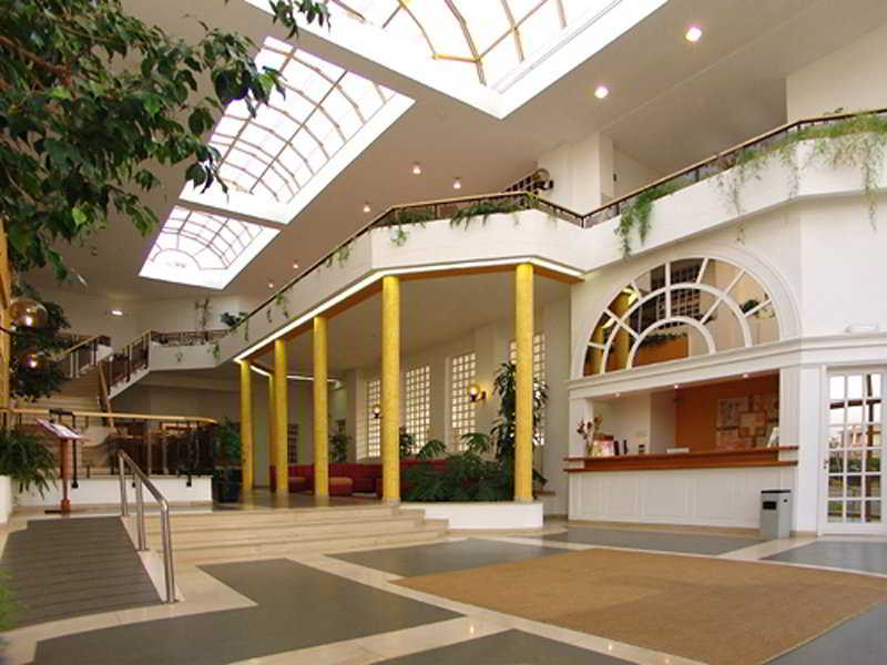 Viajes Clube Hotel Apartamento do Algarve + Entradas Zoomarine Parque temático 2 días Viajes Clube Hotel Apartamento do Algarve + Entradas Zoomarine Parque temático 2 días