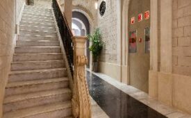 Viajes Petit Palace Opera Garden Ramblas + Tour Lo mejor de Gaudí