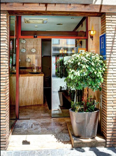 Viajes Reina Mora + Visita Alhambra con guía Viajes Reina Mora + Visita Alhambra con guía