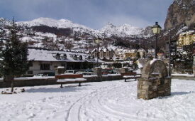 Viajes Apartamentos Formigal 3000 + Entradas Circuito Termal Balneario Panticosa con Comida o Cena