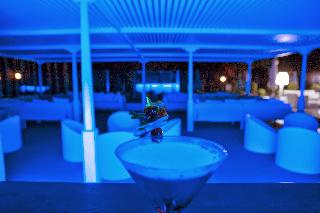 Viajes Be live Grand Teguise Playa + Surf en Famara 2 hora / dia Viajes Be live Grand Teguise Playa + Surf en Famara 2 hora / dia