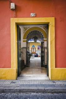 Viajes Hostal Trotamundos - Shared Rooms + Visita Guiada por Sevilla + Crucero Guadalquivir Viajes Hostal Trotamundos - Shared Rooms + Visita Guiada por Sevilla + Crucero Guadalquivir