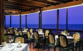 Viajes H10 las Palmeras + Entradas Loro Parque 1día y Siam Park 1 día