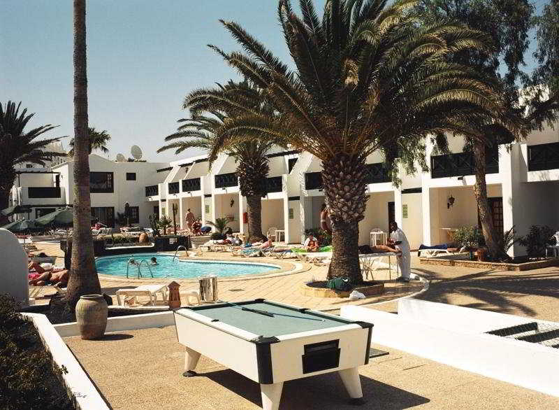 Viajes Club Flamingo + Surf en Famara 2 hora / dia Viajes Club Flamingo + Surf en Famara 2 hora / dia