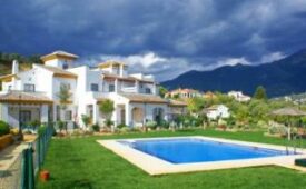 Viajes Castillo De Zalia Conjunto Rural + Entradas Bioparc de Fuengirola