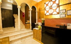 Viajes Room Mate Leo + Visita Alhambra y Granada con audioguía 48h