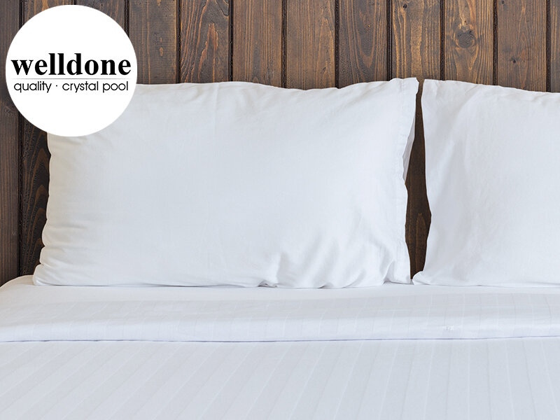 Close,Up,White,Bedding,Sheets,And,Pillow,In,Hotel,Room. Sevilla mágica: 1 noche con desayuno y cava en Welldone Quality